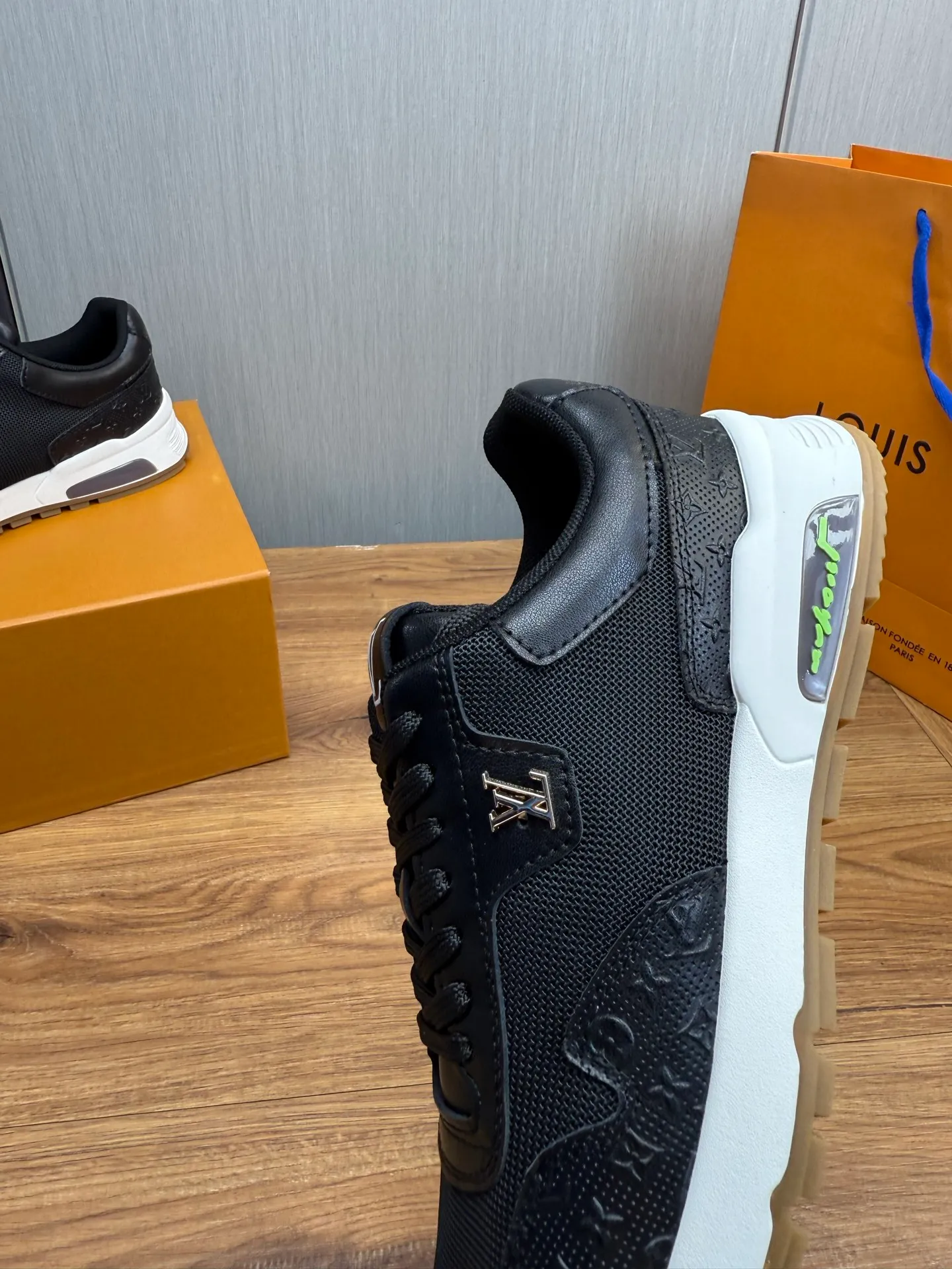Men's shoes 💰460💰 LOUIS VUITTON [Luden Yiwei] Brand new trendy Lv is on the market 🎁, casual and fashionable men's shoes 👟 Original version shipped 1:1✅ The upper is made of imported brand leather + sheepskin lining, the original wear-resistant rubber outsole, the version is simple and elegant, exclusive for trendy men. 38-44